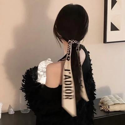 让她走